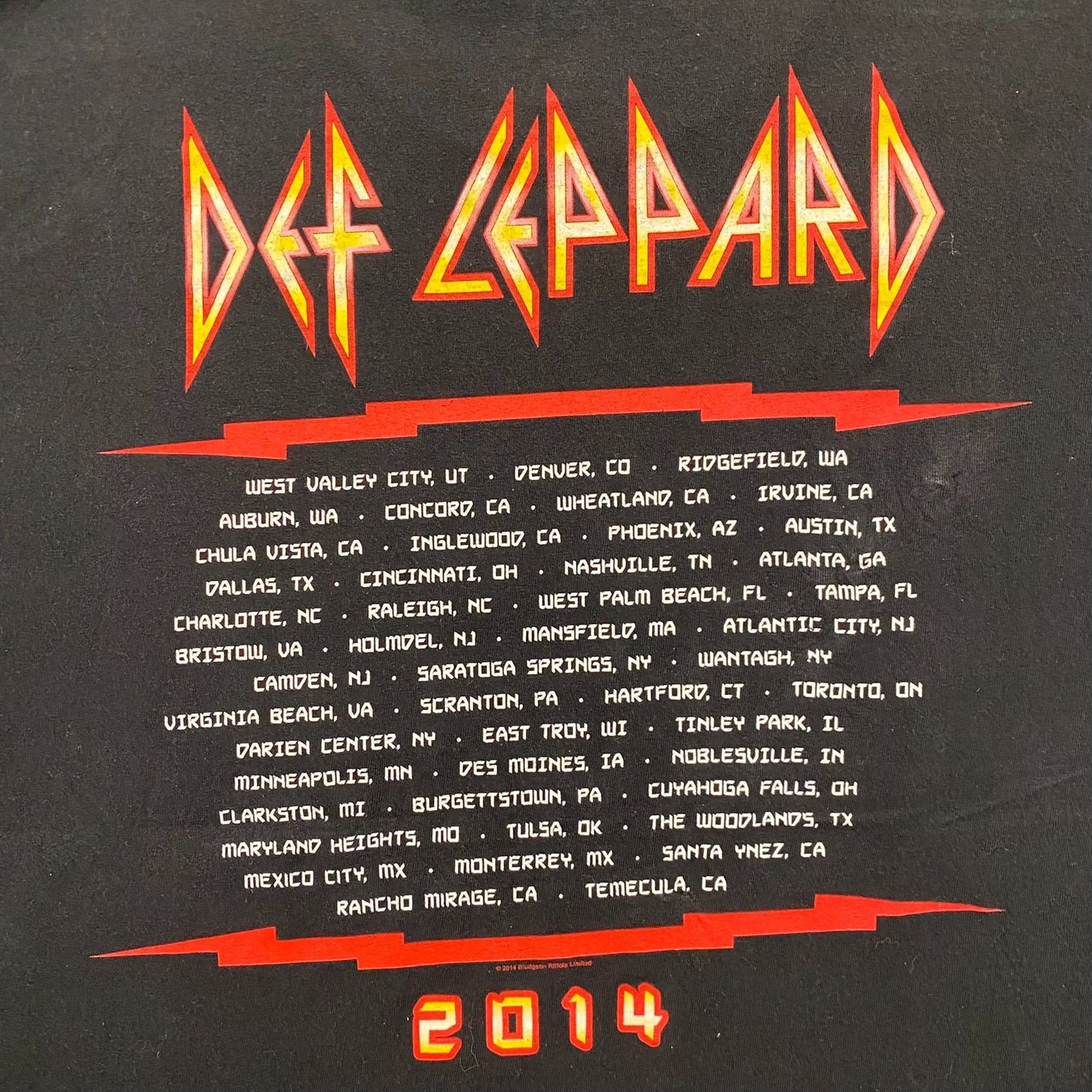 Vintage Y2K Def Leppard Tour Essential Rock Band T-Shirt
