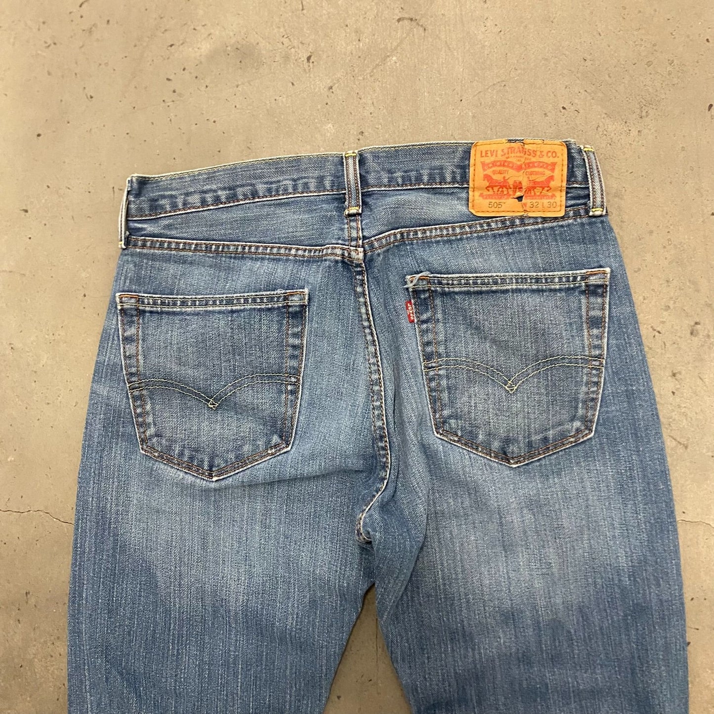 Vintage Y2K Levi's 505 Straight Fit Essential Denim Jeans