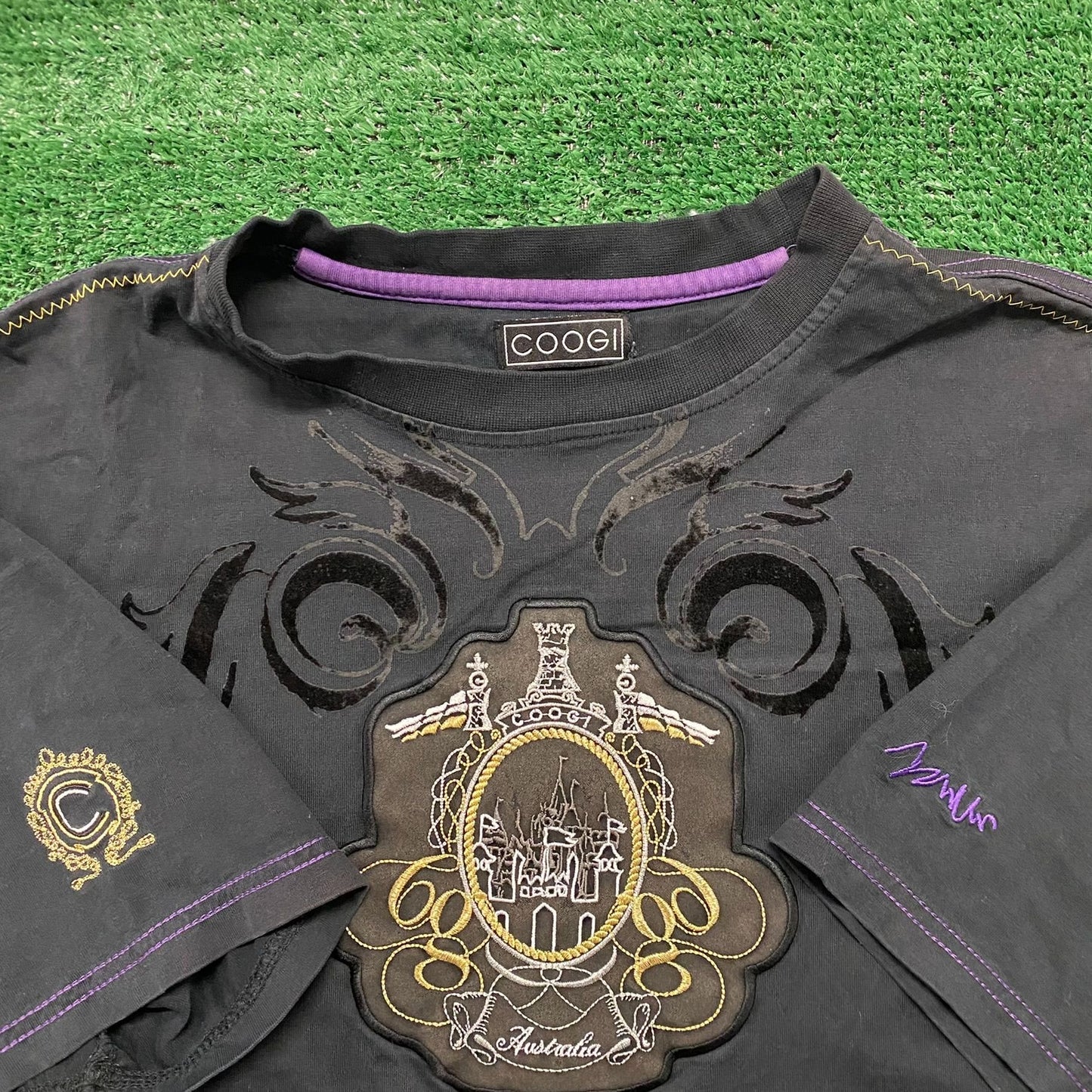Vintage Y2K Coogi Australia Castle Baggy Embroidered Rap Tee