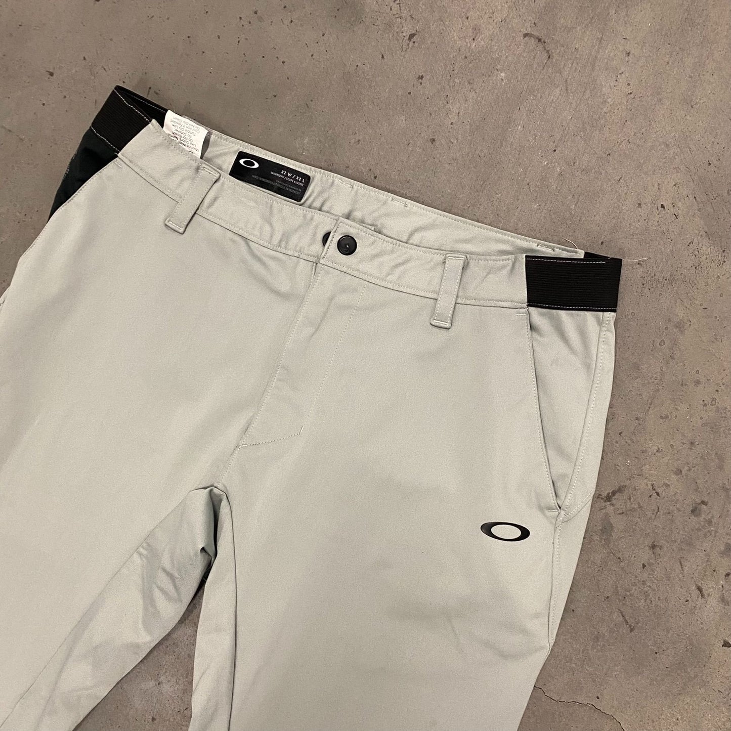 Oakley Logo Essential Gray Slim Tailor Fit Active Golf Pants