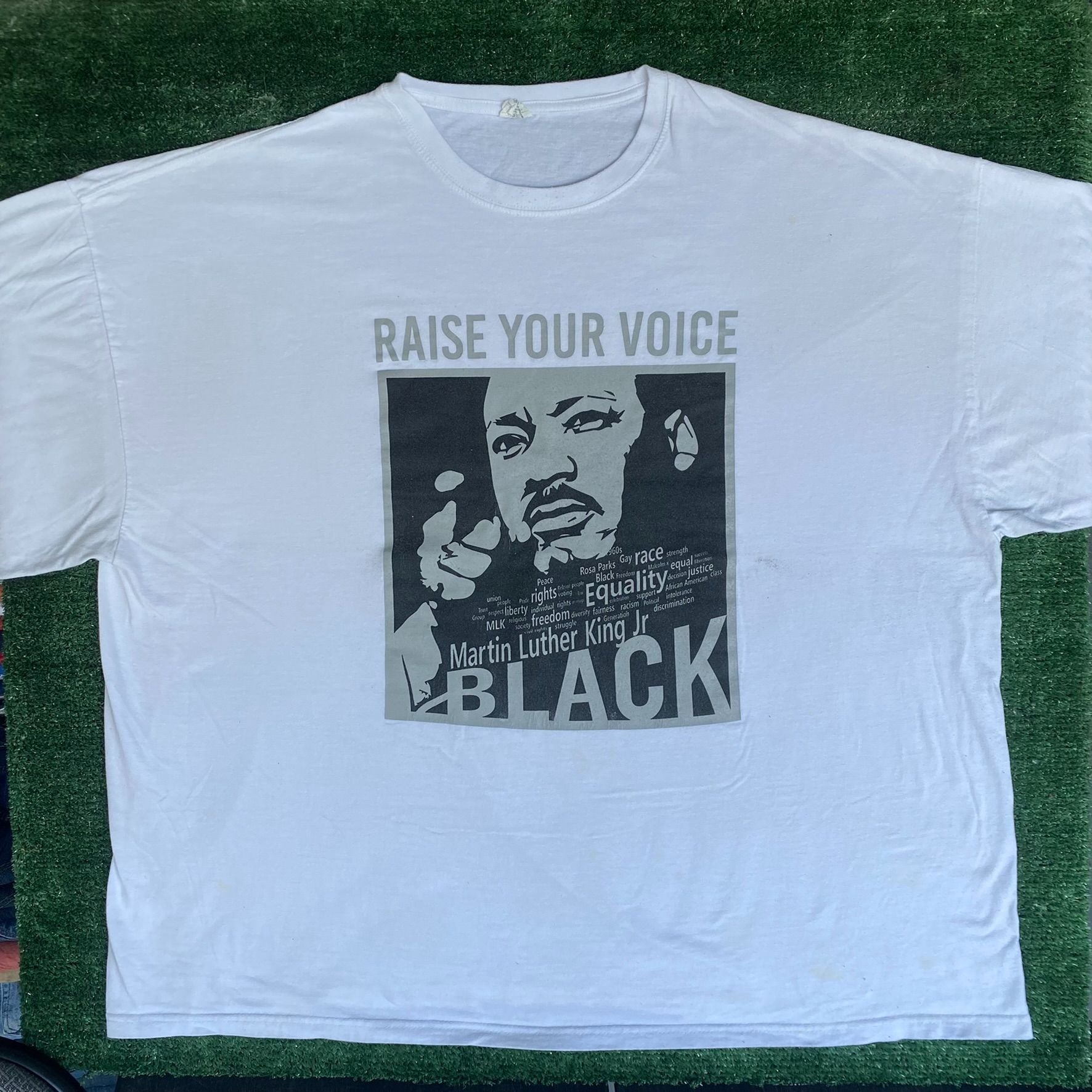 Y2K Martin Luther selling King Jr T-shirt