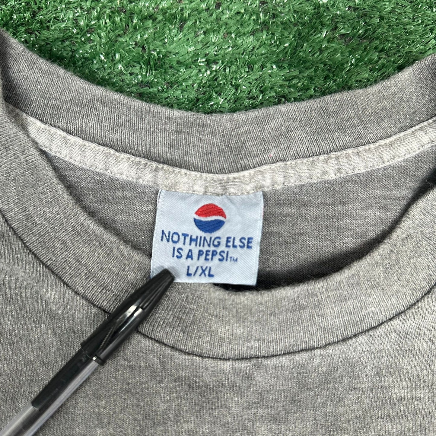 Vintage 90s Pepsi Embossed Logo T-Shirt Faded Gray L/XL Single Stitch Grunge