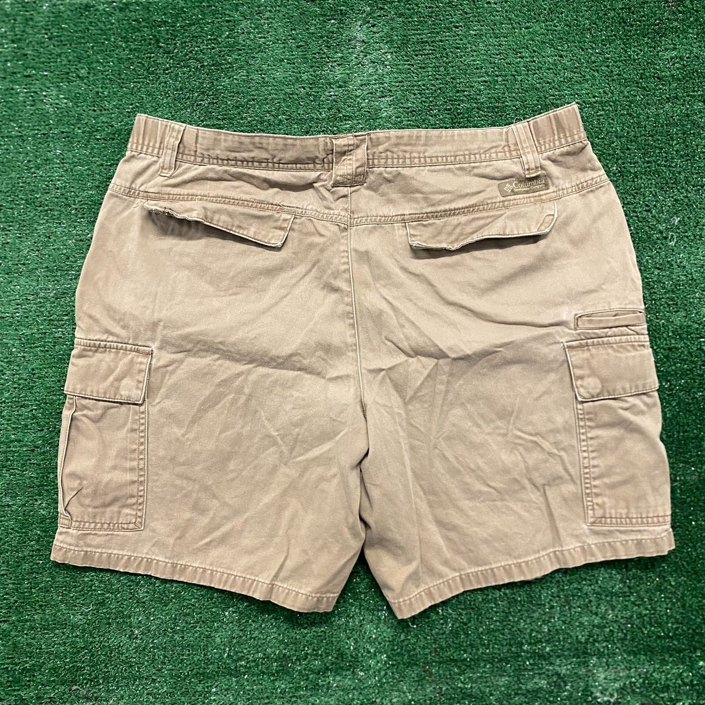 Vintage Y2K Columbia Essential Tan Khaki Cargo Shorts