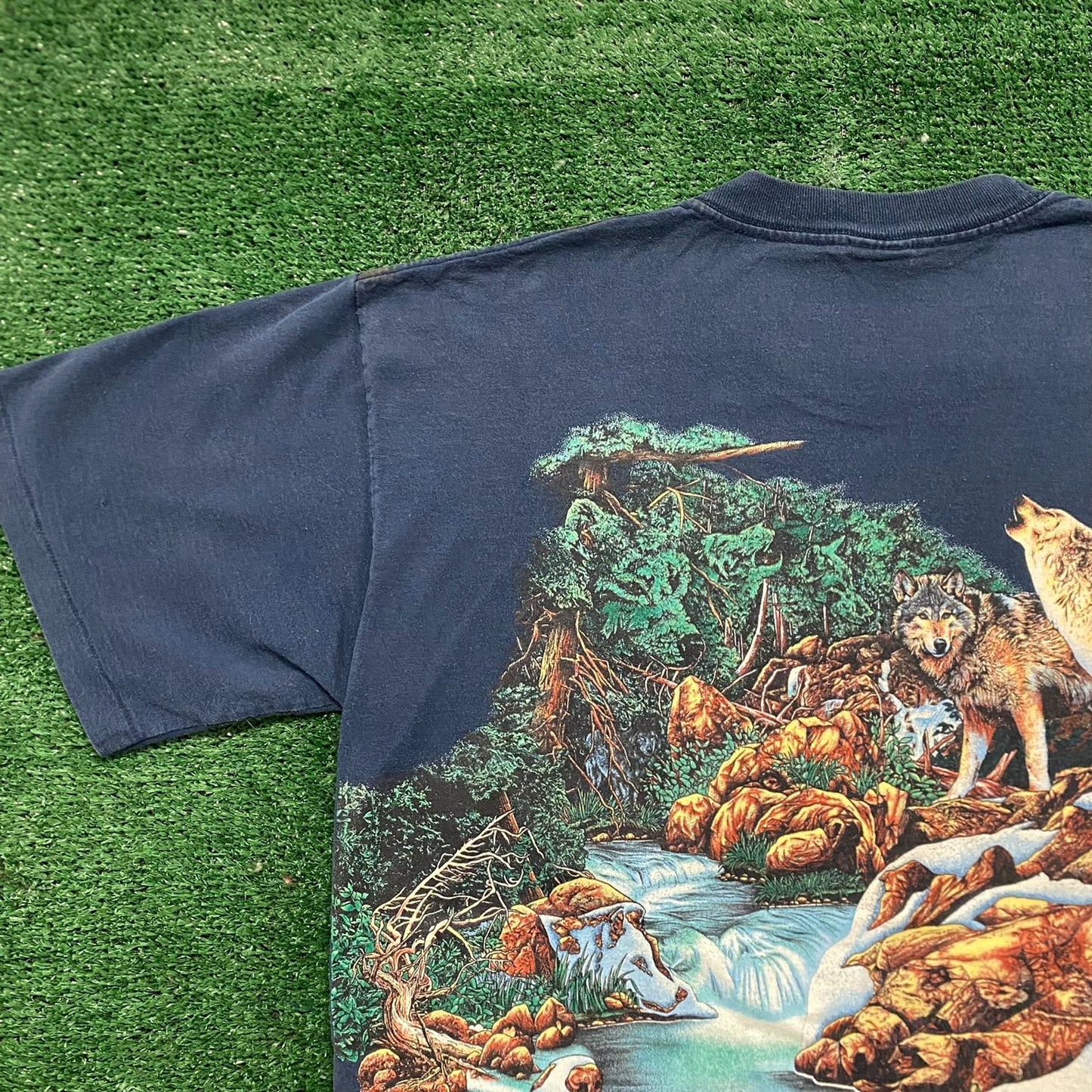 Vintage 90s Wolf Nature Landscape Art Single Stitch Tee