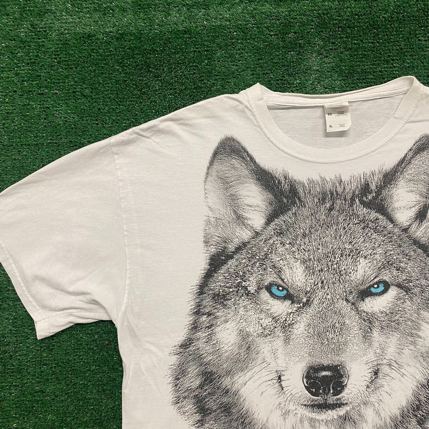 Vintage Y2K Wolf Nature Art Essential Western T-Shirt