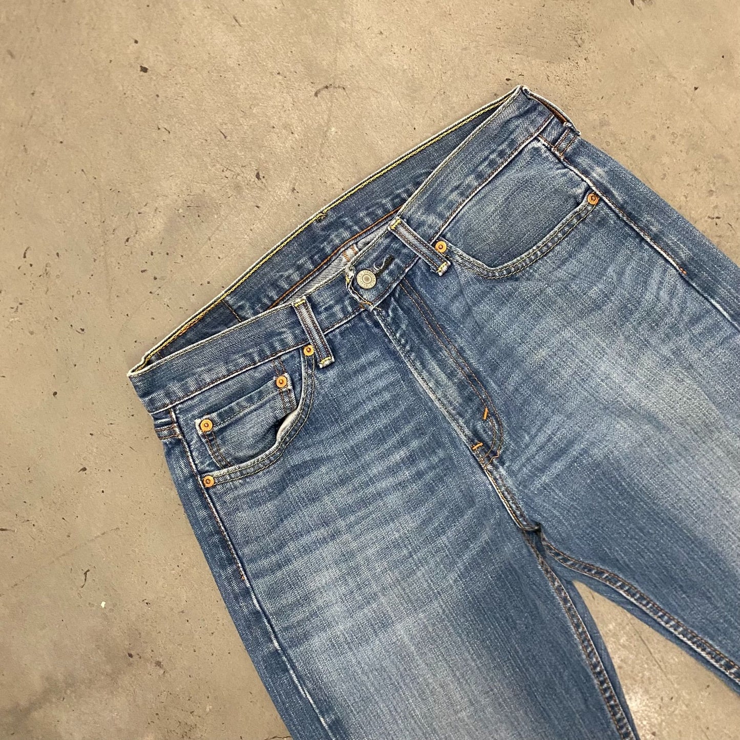 Vintage Y2K Levi's 505 Straight Fit Essential Denim Jeans