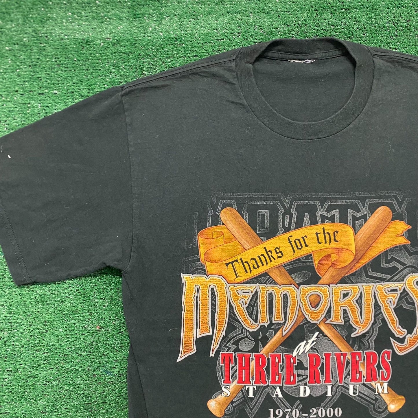 Vintage Y2K Pittsburgh Pirates Baseball Sports T-Shirt