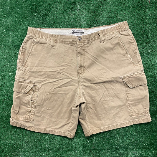 Vintage Y2K Columbia Essential Tan Khaki Cargo Shorts