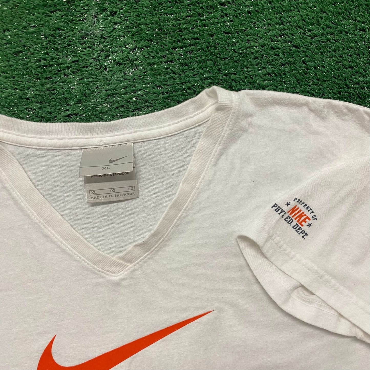 Vintage Y2K Nike Center Swoosh Big Logo White Athletic Tee