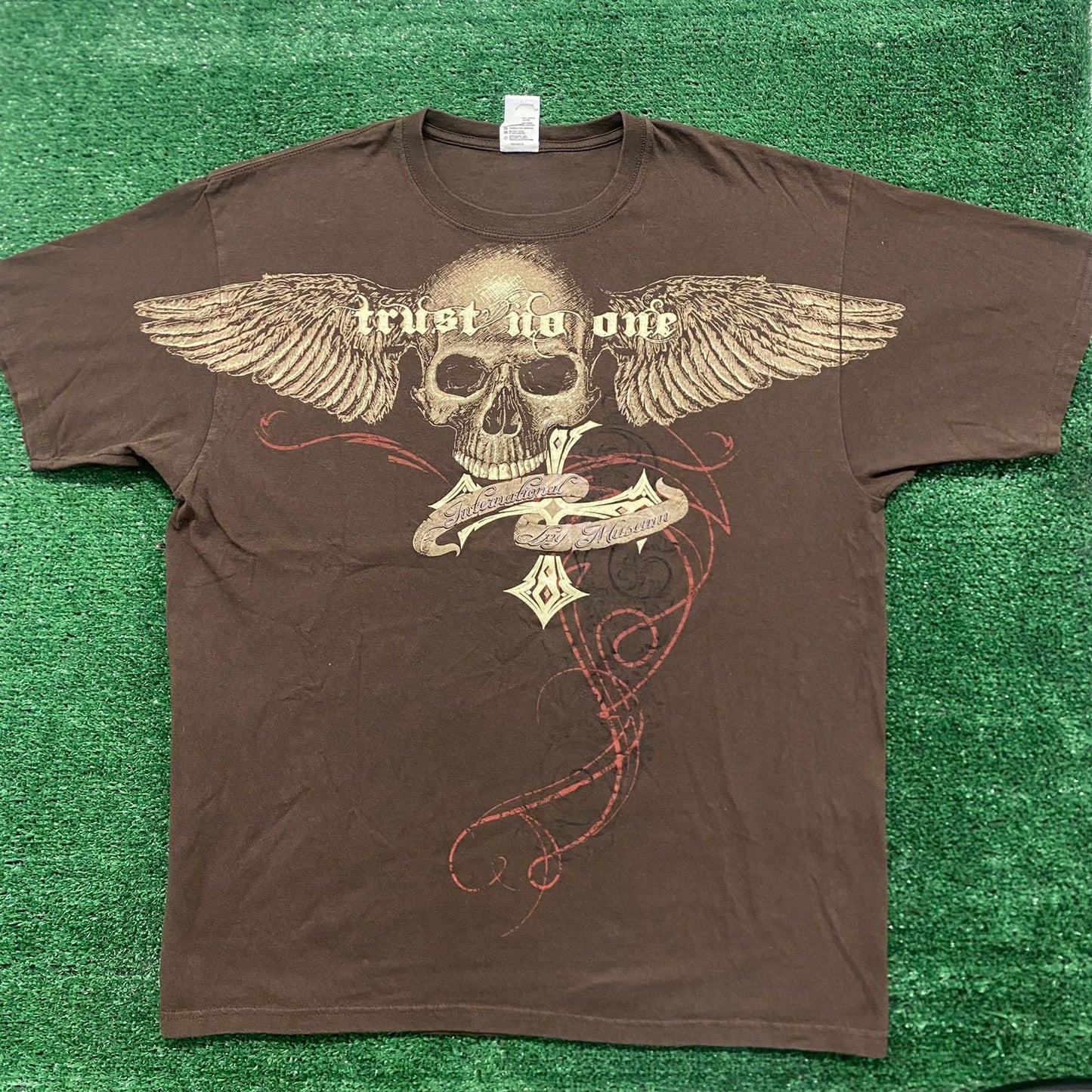 Vintage Y2K Trust No One Winged Skull Tonal Goth T-Shirt