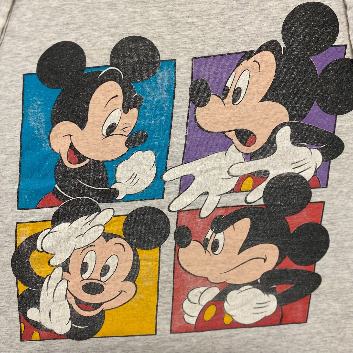 Vintage 90s Baggy Essential Mickey Mouse Disney T-Shirt