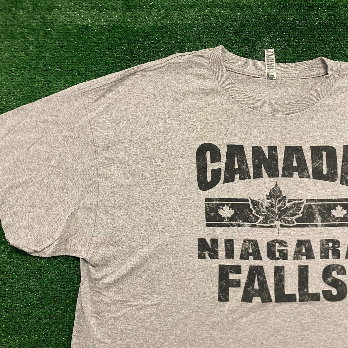 Vintage Y2K Essential Canada Niagara Falls Tourist T-Shirt