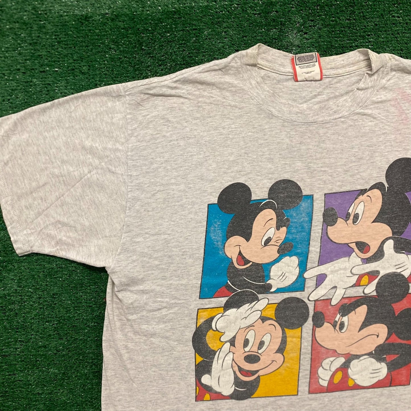 Vintage 90s Baggy Essential Mickey Mouse Disney T-Shirt