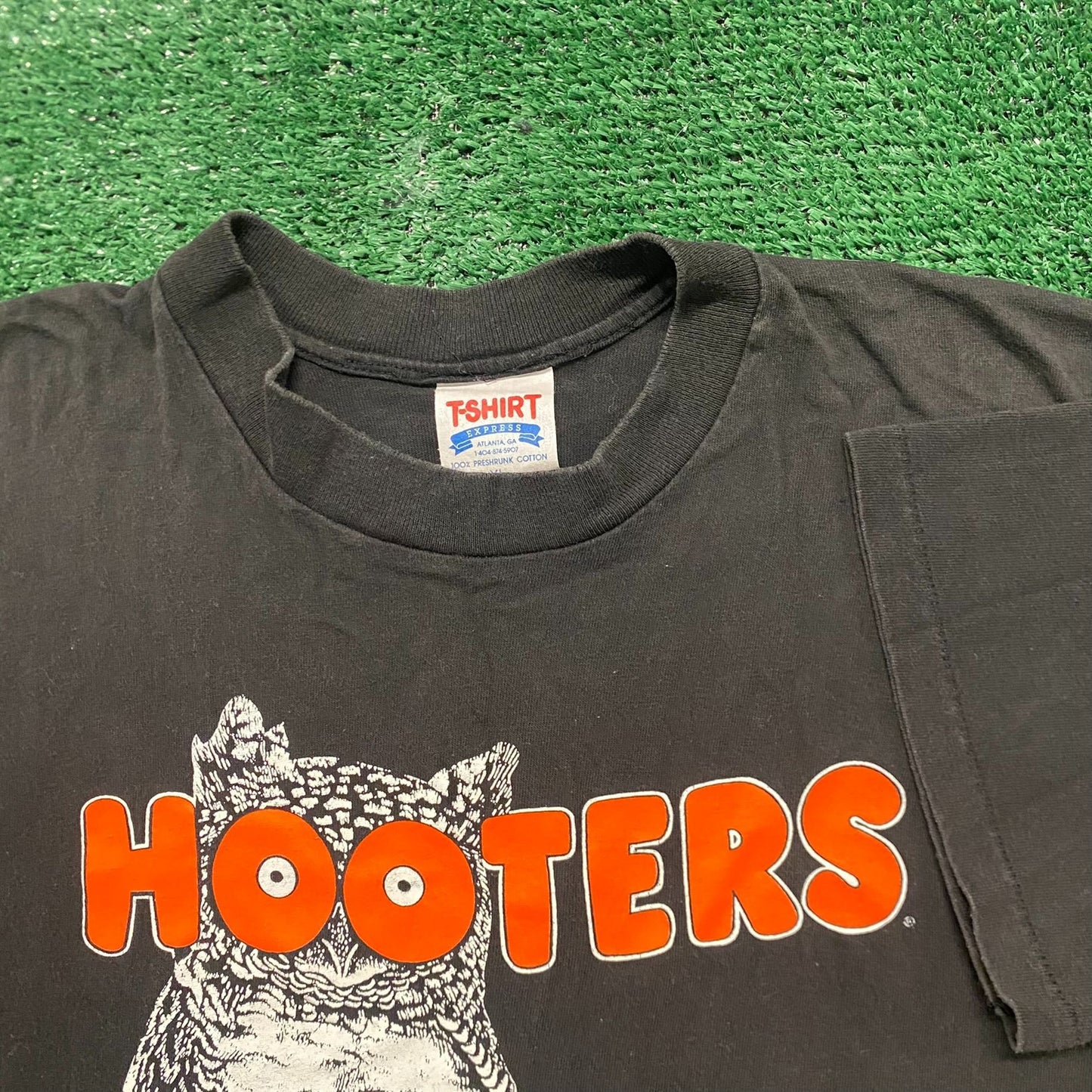 Vintage 90s Sun Faded Baggy Essential Hooters Orlando Tee