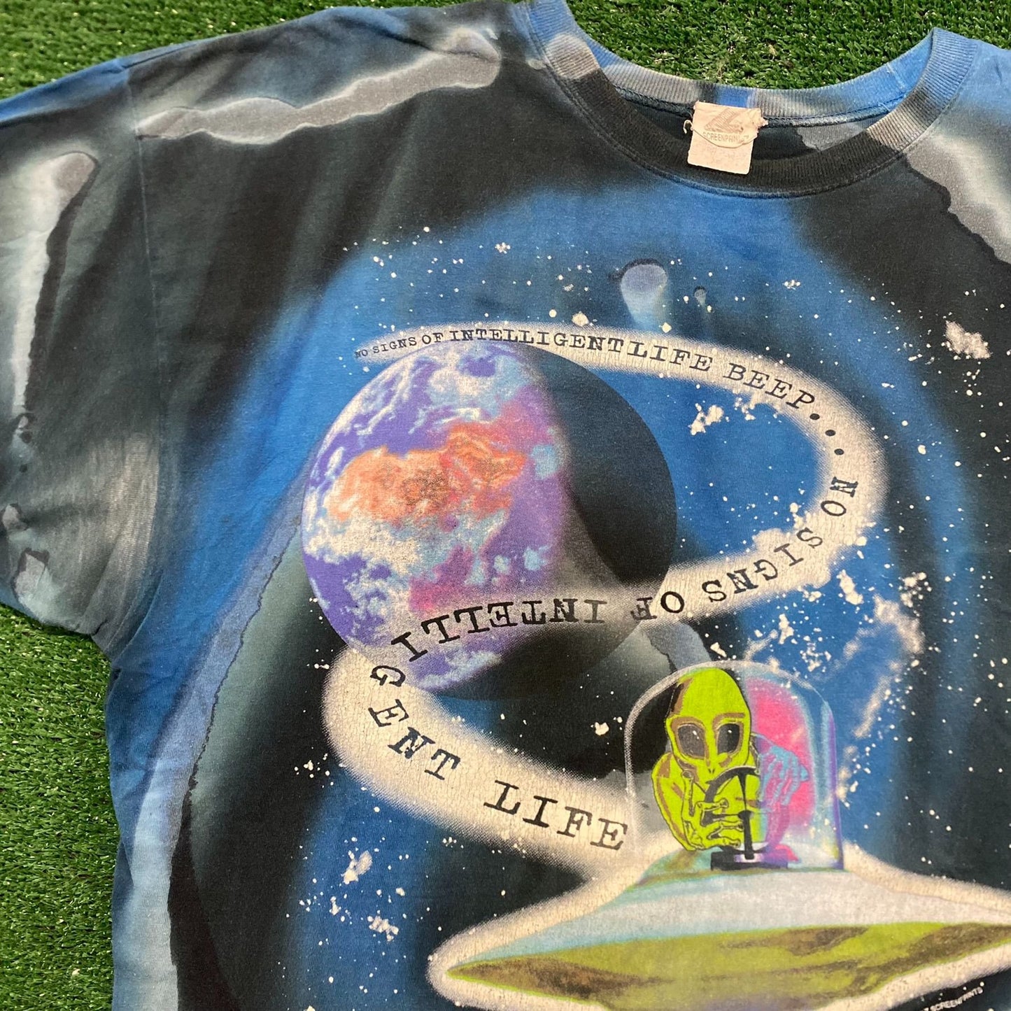 Aliens Extraterrestrials UFO Vintage 90s Space T-Shirt