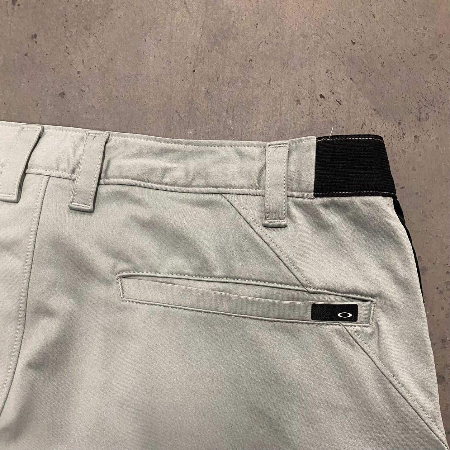 Oakley Logo Essential Gray Slim Tailor Fit Active Golf Pants