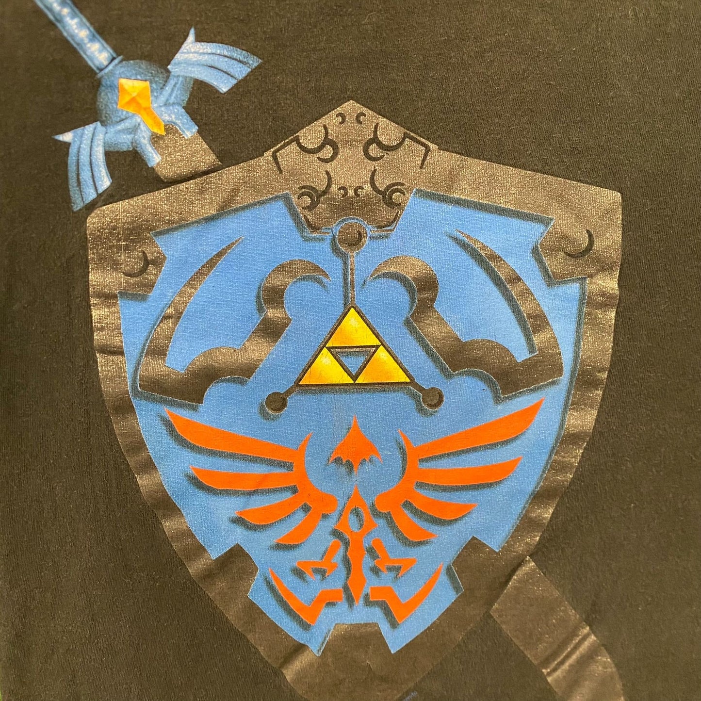 Vintage Y2K Legend of Zelda Nintendo Link Sword Triforce Tee