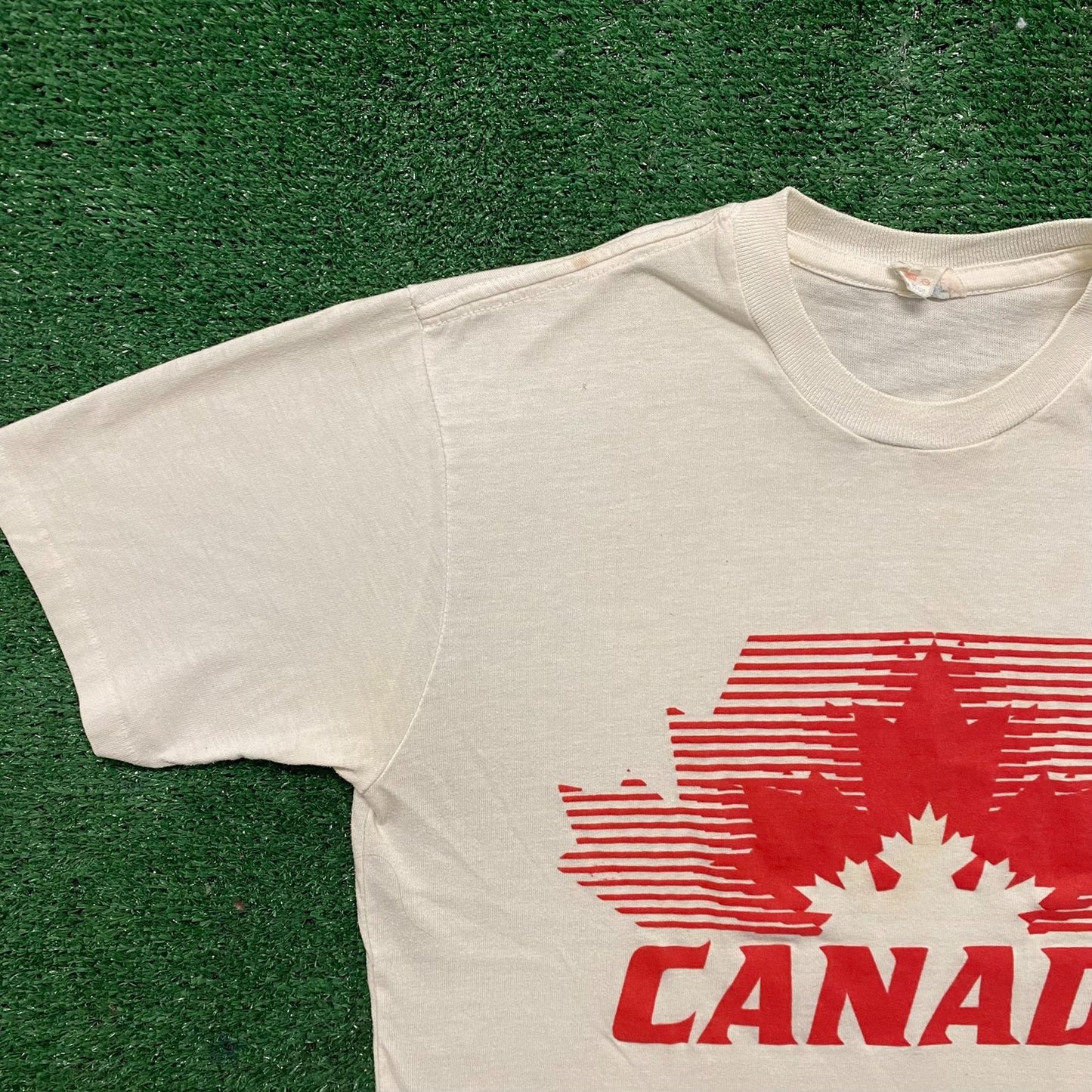 Vintage 80s Canada Flag Single Stitch Tourist Souvenir Tee