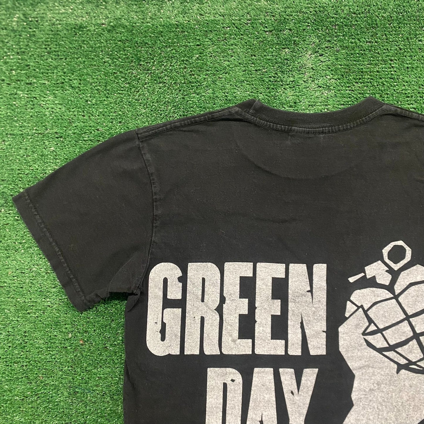 Vintage Y2K Green Day American Idiot Punk Rock Band Tee