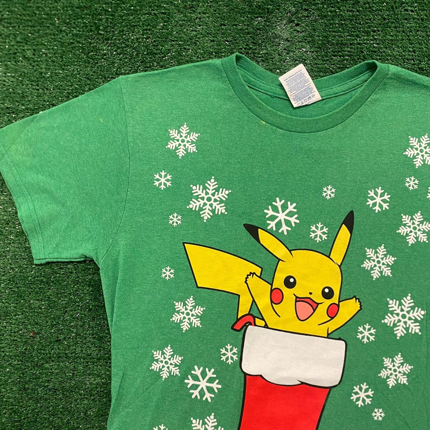 Vintage Y2K Pokemon Pikachu Christmas Nintendo T-Shirt
