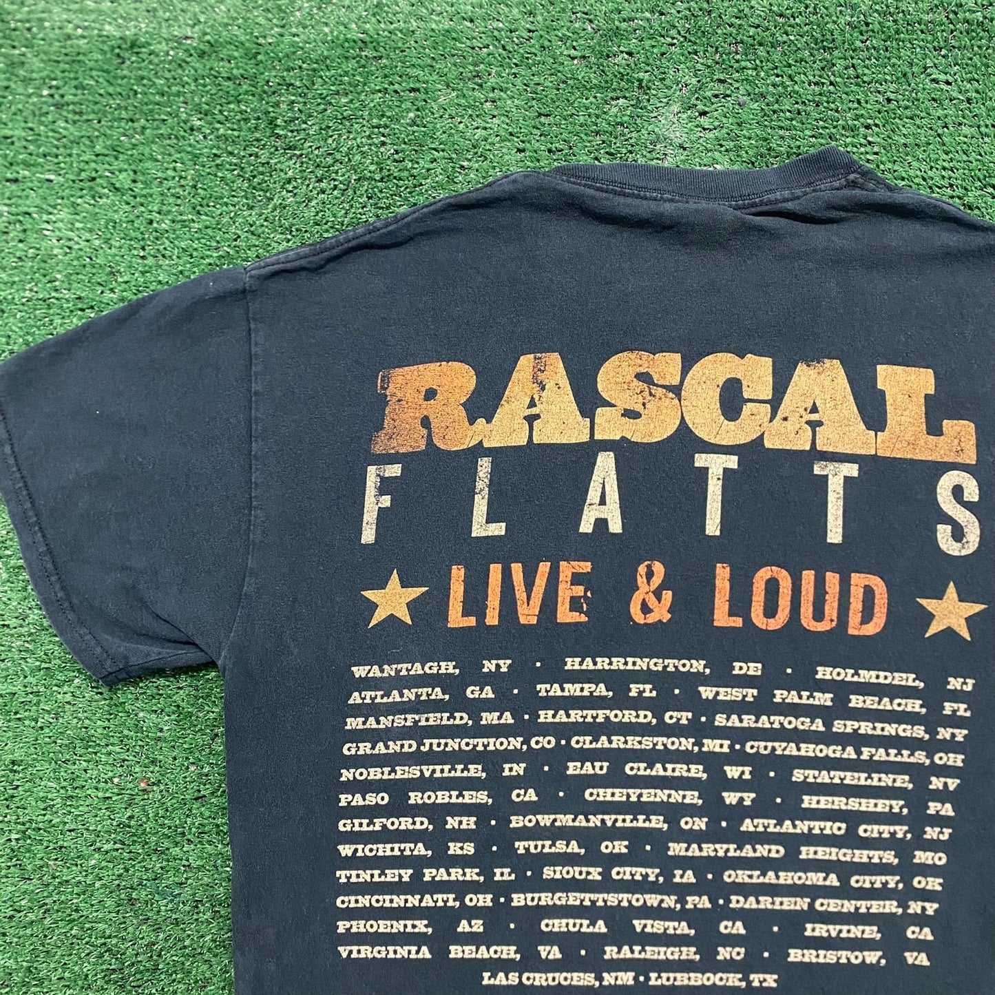 Vintage Y2K Sun Faded Rascal Flatts Country Band T-Shirt