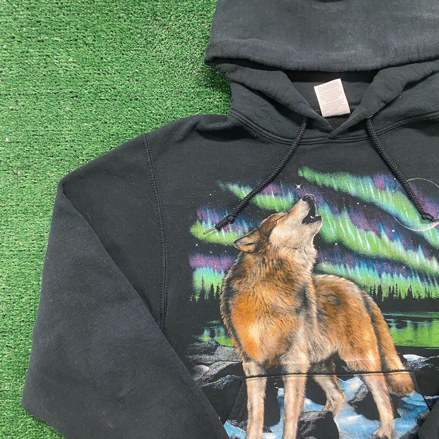 Vintage 90s Wolf Nature Landscape Art Hoodie Sweatshirt