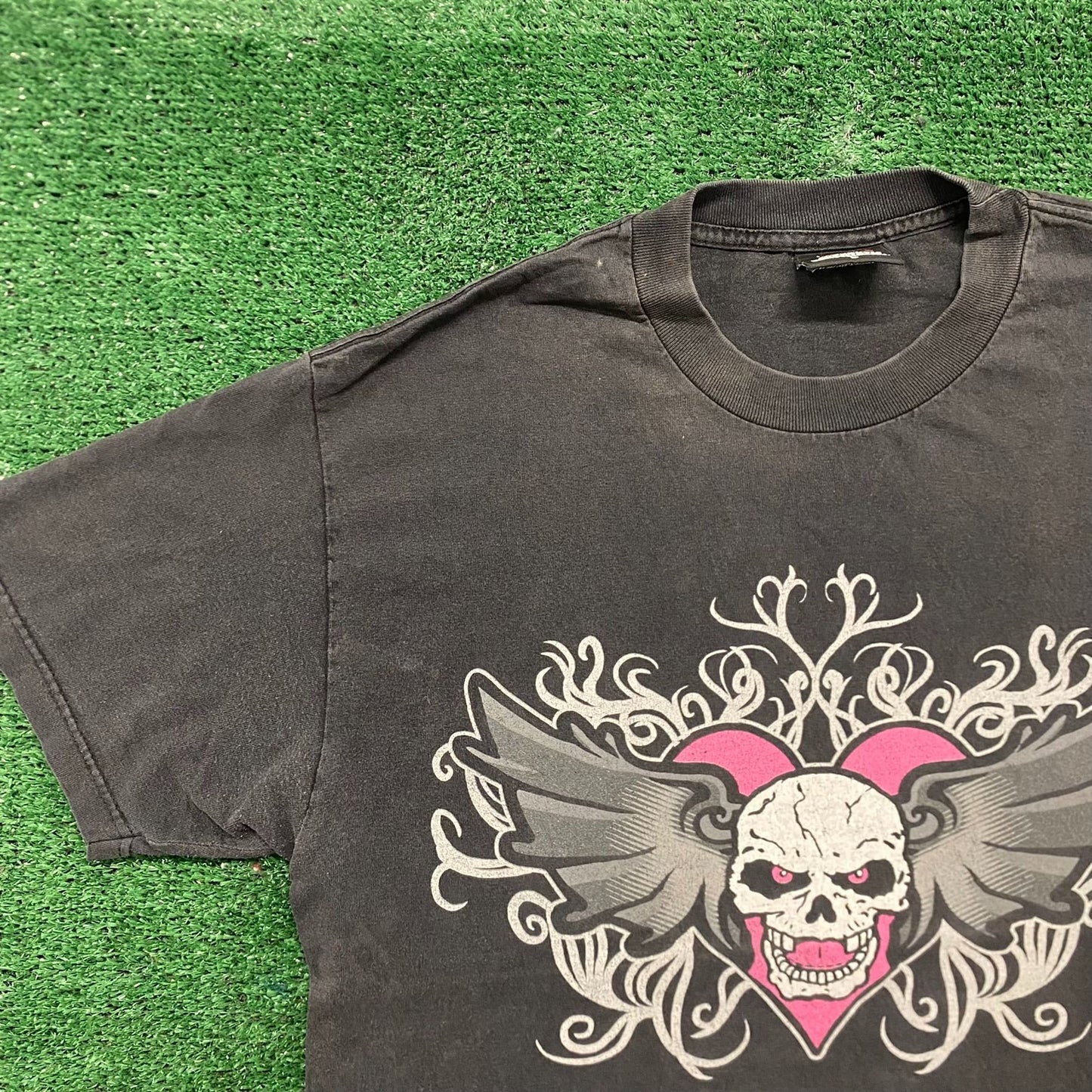 Vintage Y2K Sun Faded Cyber Goth Heart Skull WWE T-Shirt