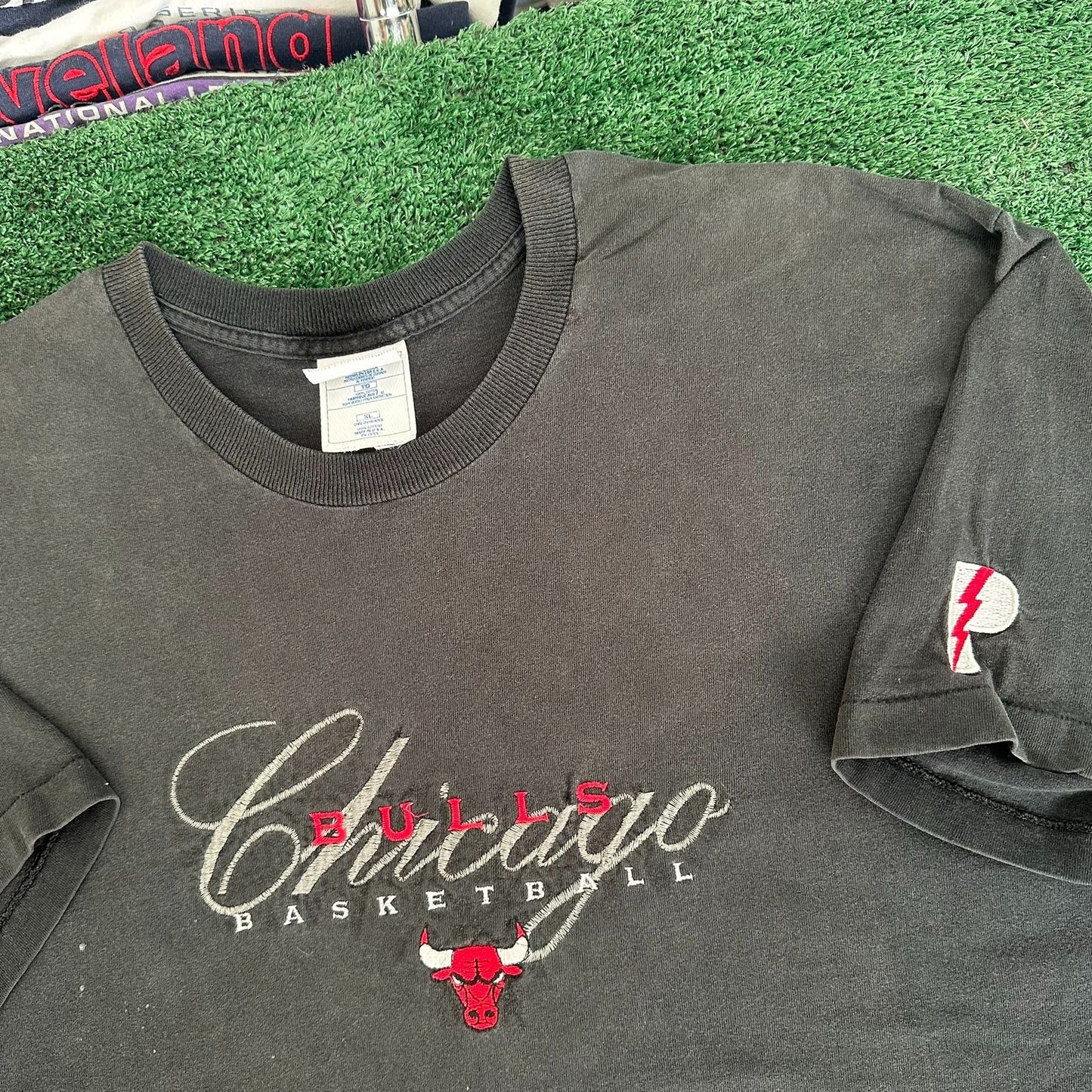 Vintage 90s Chicago Bulls Basketball T-Shirt Pro Player Black XL Single Stitch