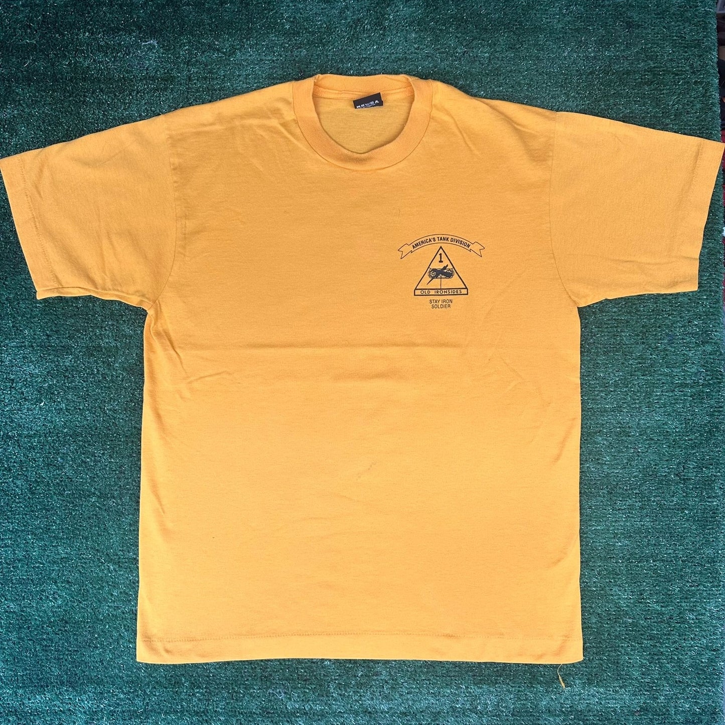 Vintage 80s US Army 1st Armored Division T-Shirt Military Old Ironsides Yellow L