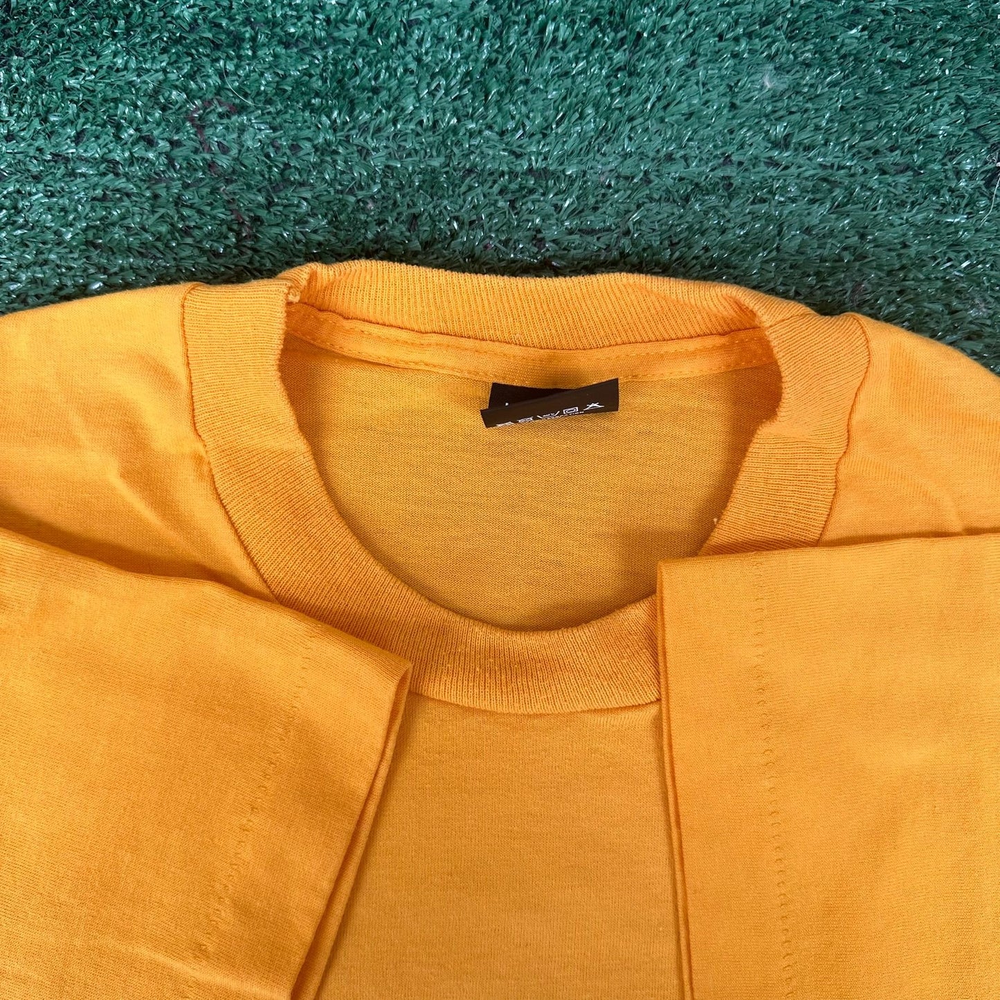Vintage 80s US Army 1st Armored Division T-Shirt Military Old Ironsides Yellow L