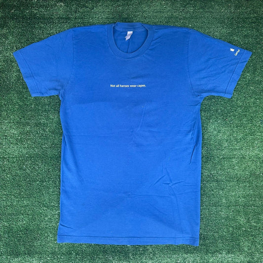 Vintage Y2K Apple Store Genius Quote T-Shirt Blue S Not All Heroes Wear Capes