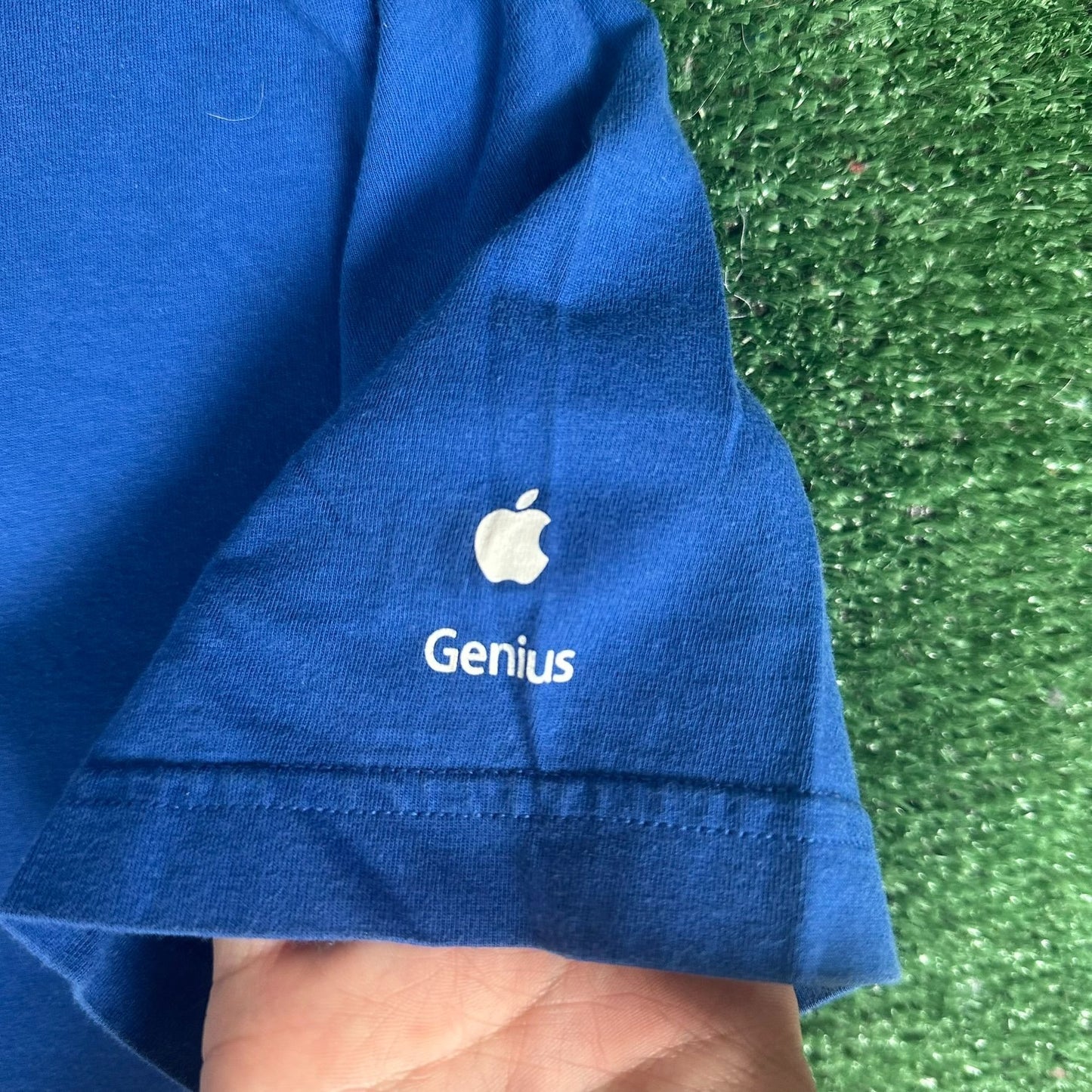 Vintage Y2K Apple Store Genius Quote T-Shirt Blue S Not All Heroes Wear Capes
