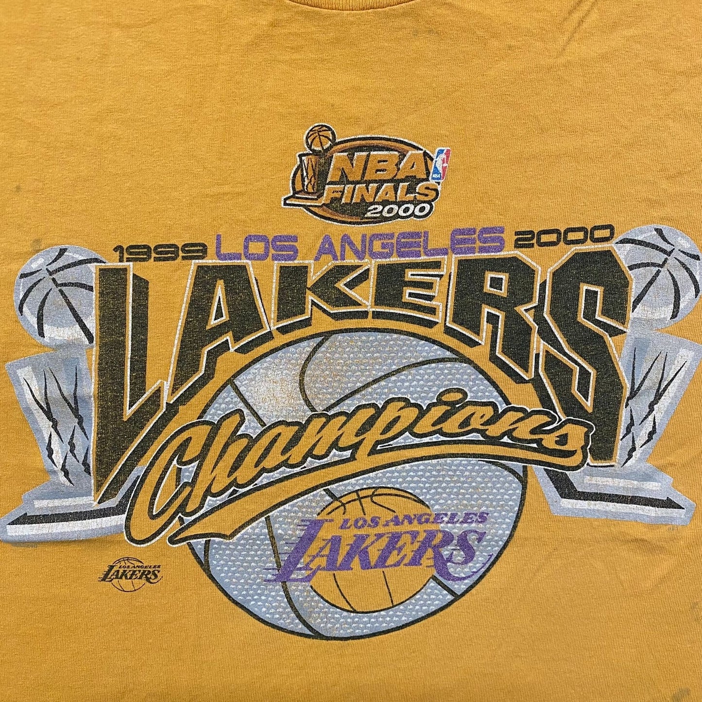 Vintage Y2K Los Angeles Lakers Basketball Sports T-Shirt