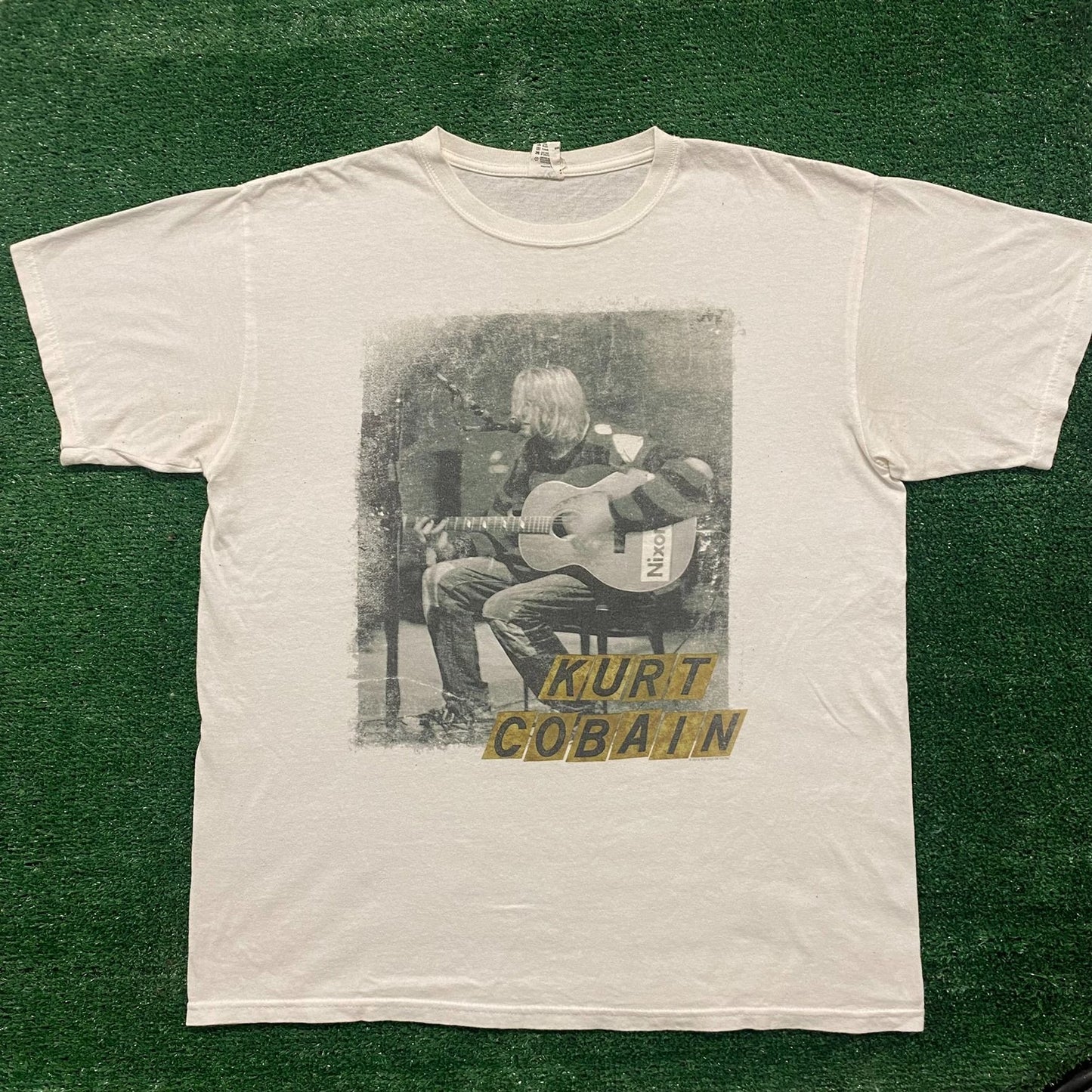 Vintage Y2K Essential Nirvana Kurt Cobain Rock Band T-Shirt