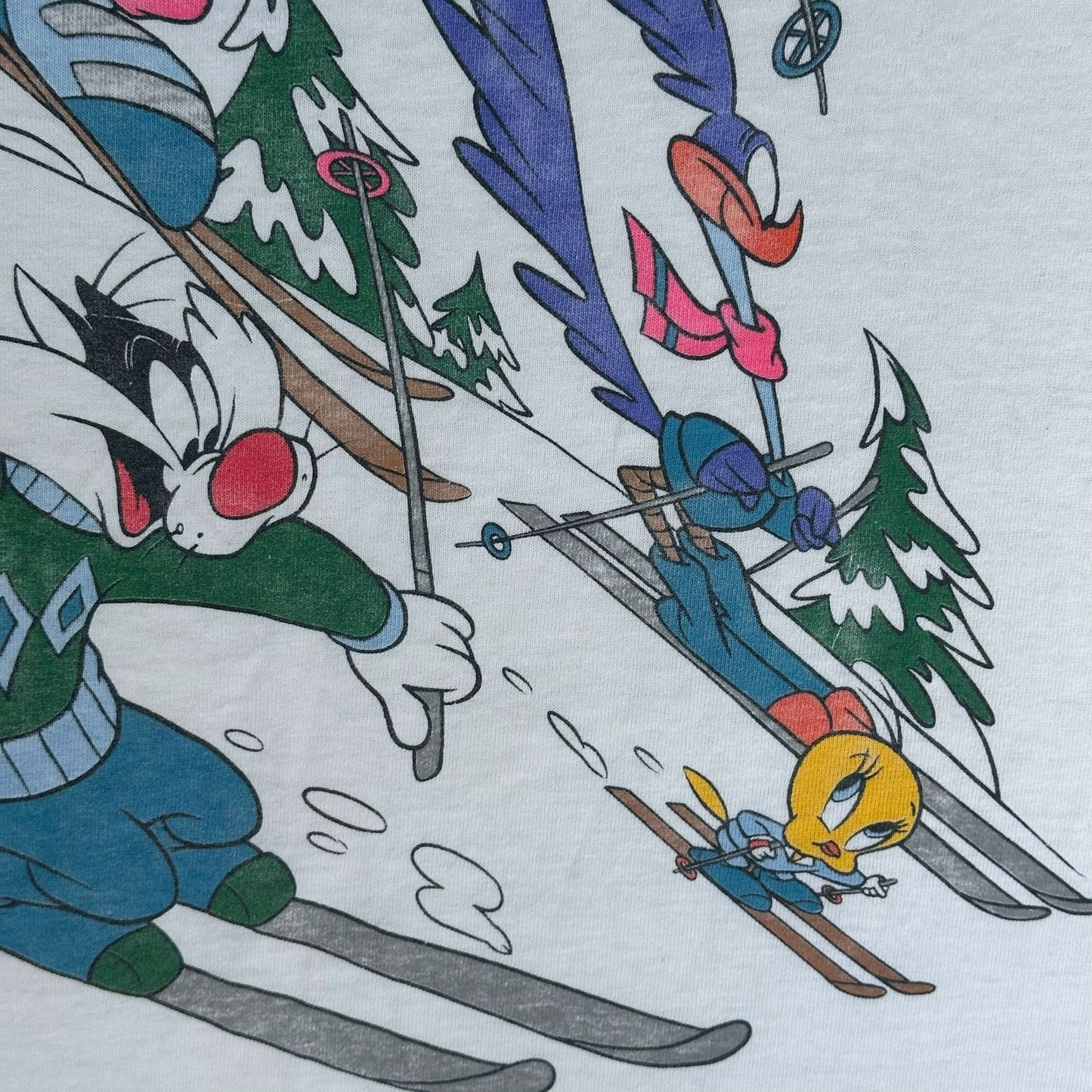 Vintage 90s Looney Tunes Skiing T-Shirt White XL Bugs Bunny Tweety Road Runner