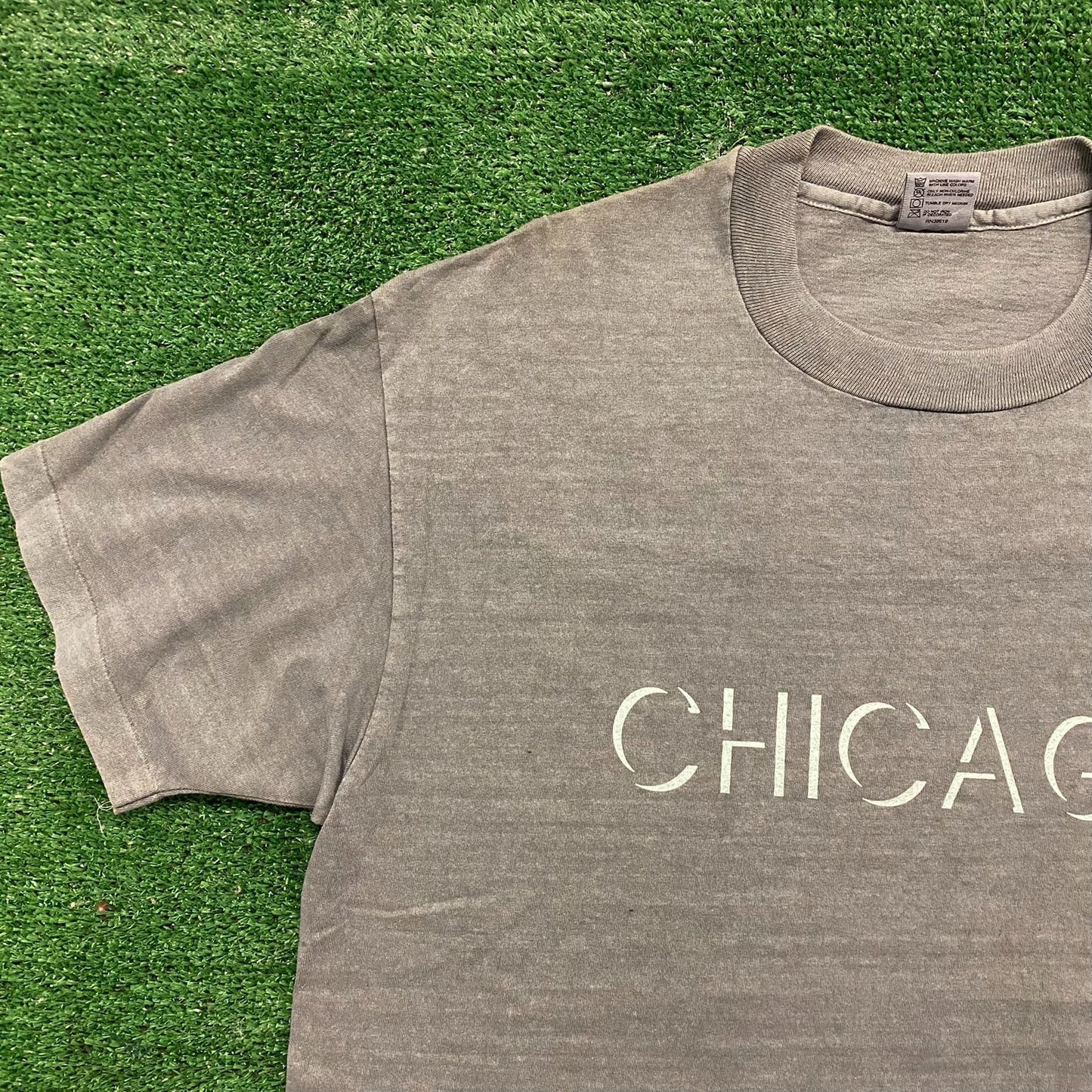Vintage 80s Essential Sun Faded Chicago Single Stitch T-Shirt