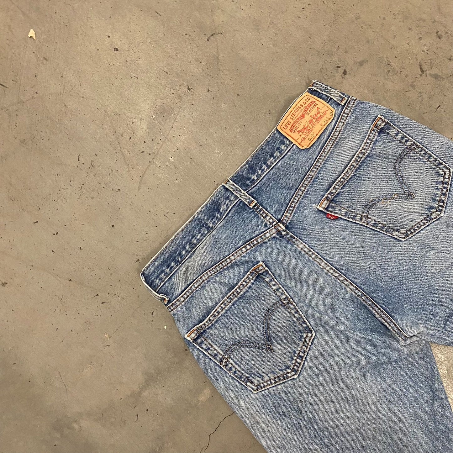 Vintage Levi's 505 Straight Fit Faded Thrashed Denim Jeans