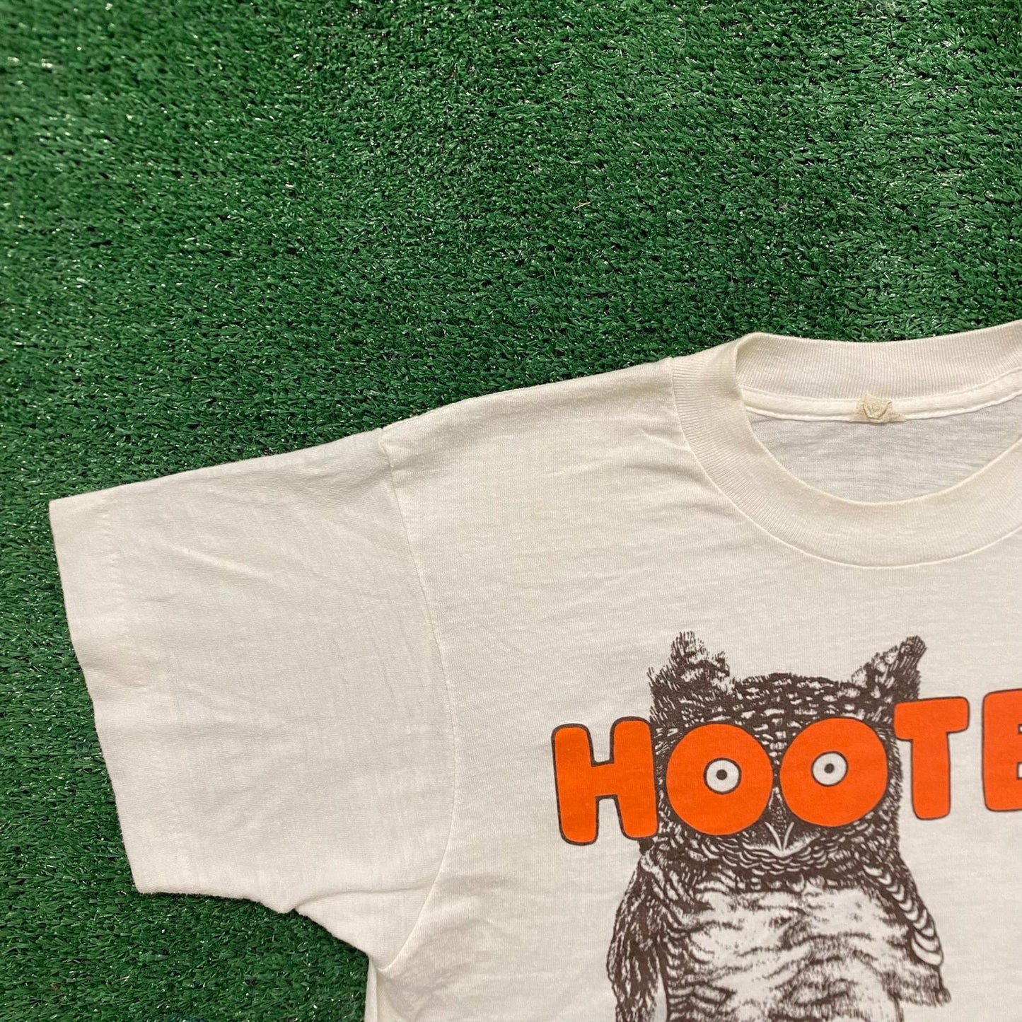 Vintage 80s Hooters Orlando Logo Crop Top Single Stitch Tee