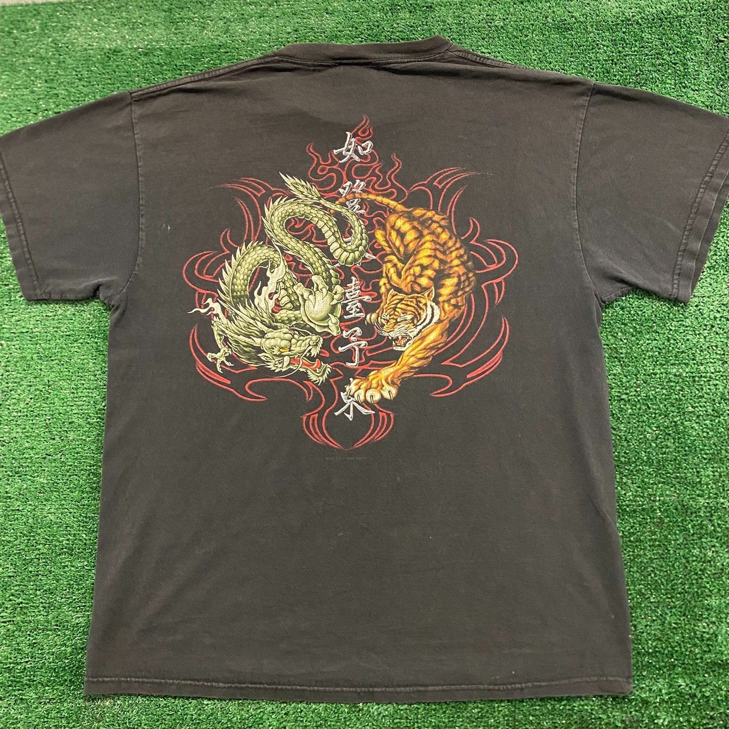 Tiger Dragon Tribal Battle Vintage Animals Grunge T-Shirt