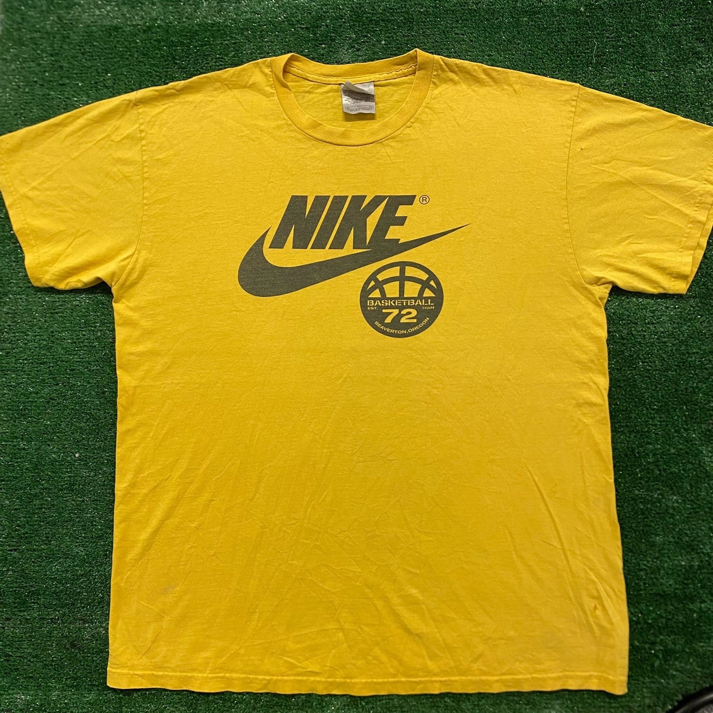 Vintage Y2K Nike Swoosh Basketball Athletic Baggy Yellow Tee