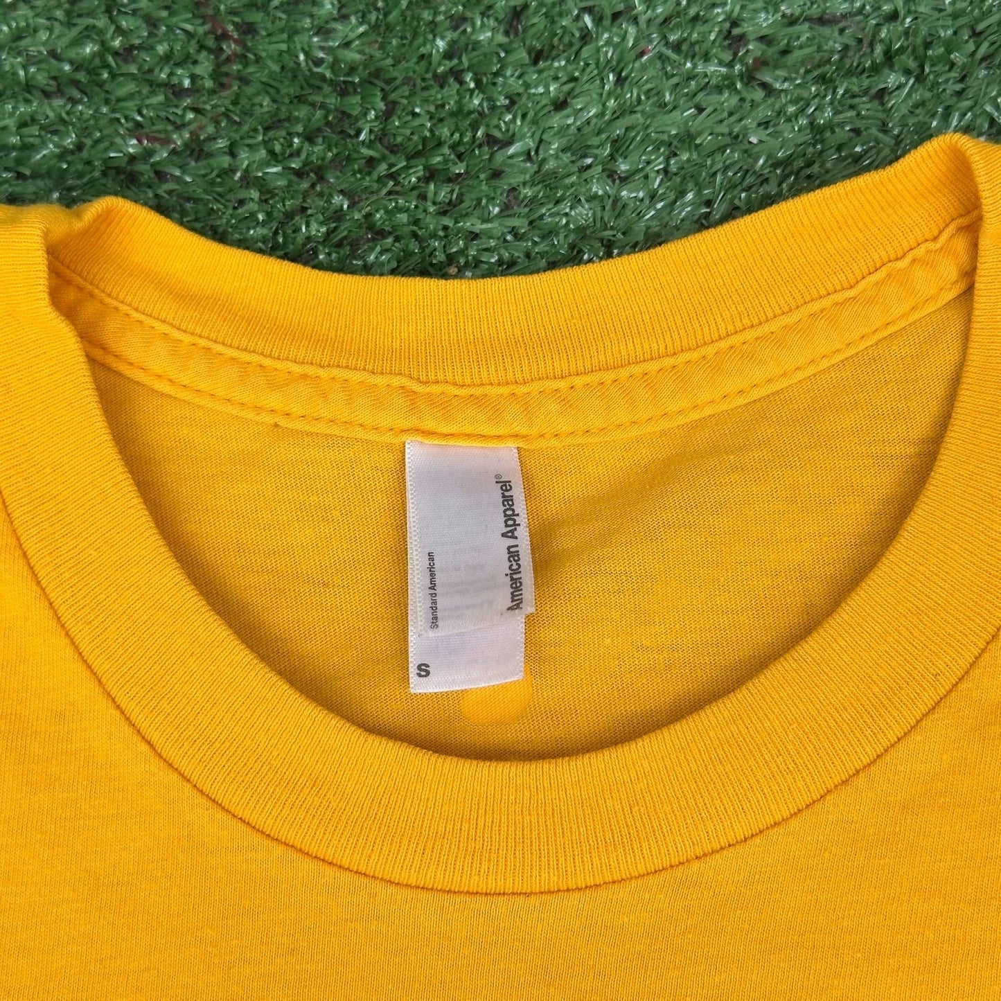 Vintage Y2K Apple Store Field Trip T-Shirt iMac iPhone iPod Tech Promo Yellow S