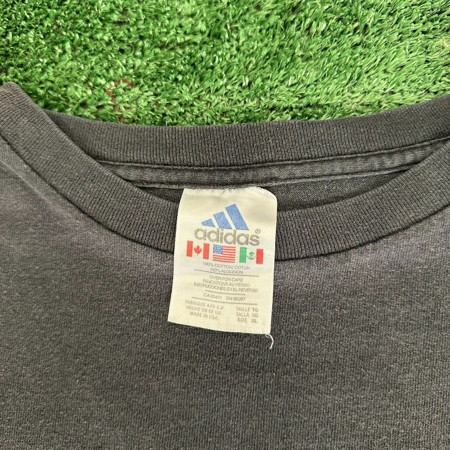 Vintage 90s Adidas Wavy Chest Stripe T-Shirt Boxy Sun Faded Black XL Streetwear