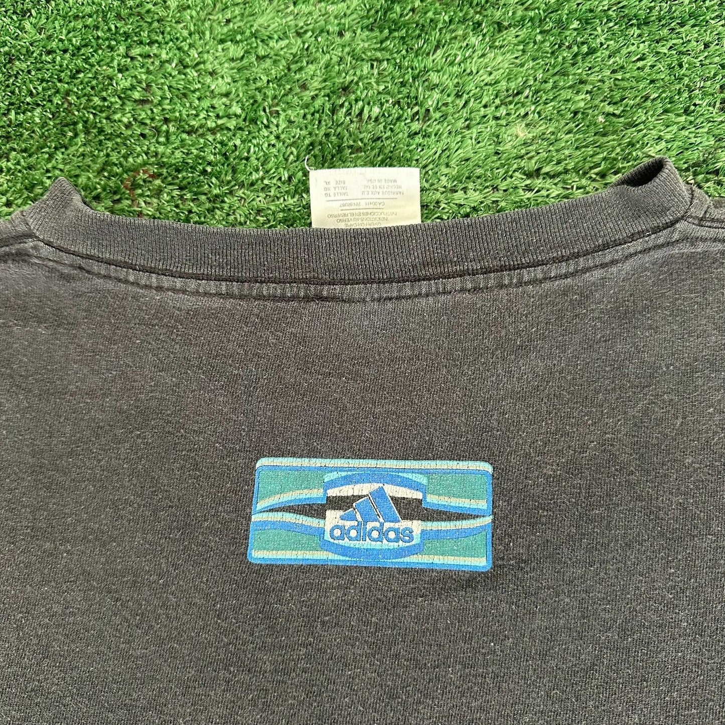 Vintage 90s Adidas Wavy Chest Stripe T-Shirt Boxy Sun Faded Black XL Streetwear