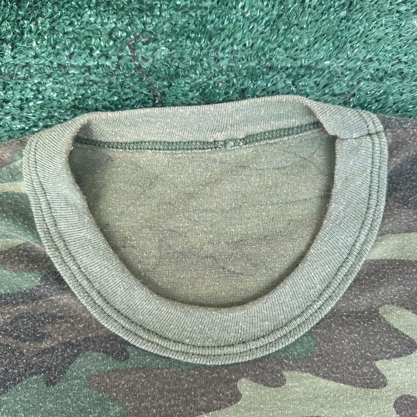 Vintage 90s Green Woodland Camo T-Shirt Grunge Punk Army Military Single Stitch
