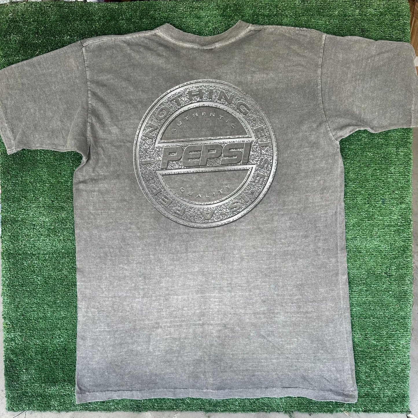 Vintage 90s Pepsi Embossed Logo T-Shirt Faded Gray L/XL Single Stitch Grunge