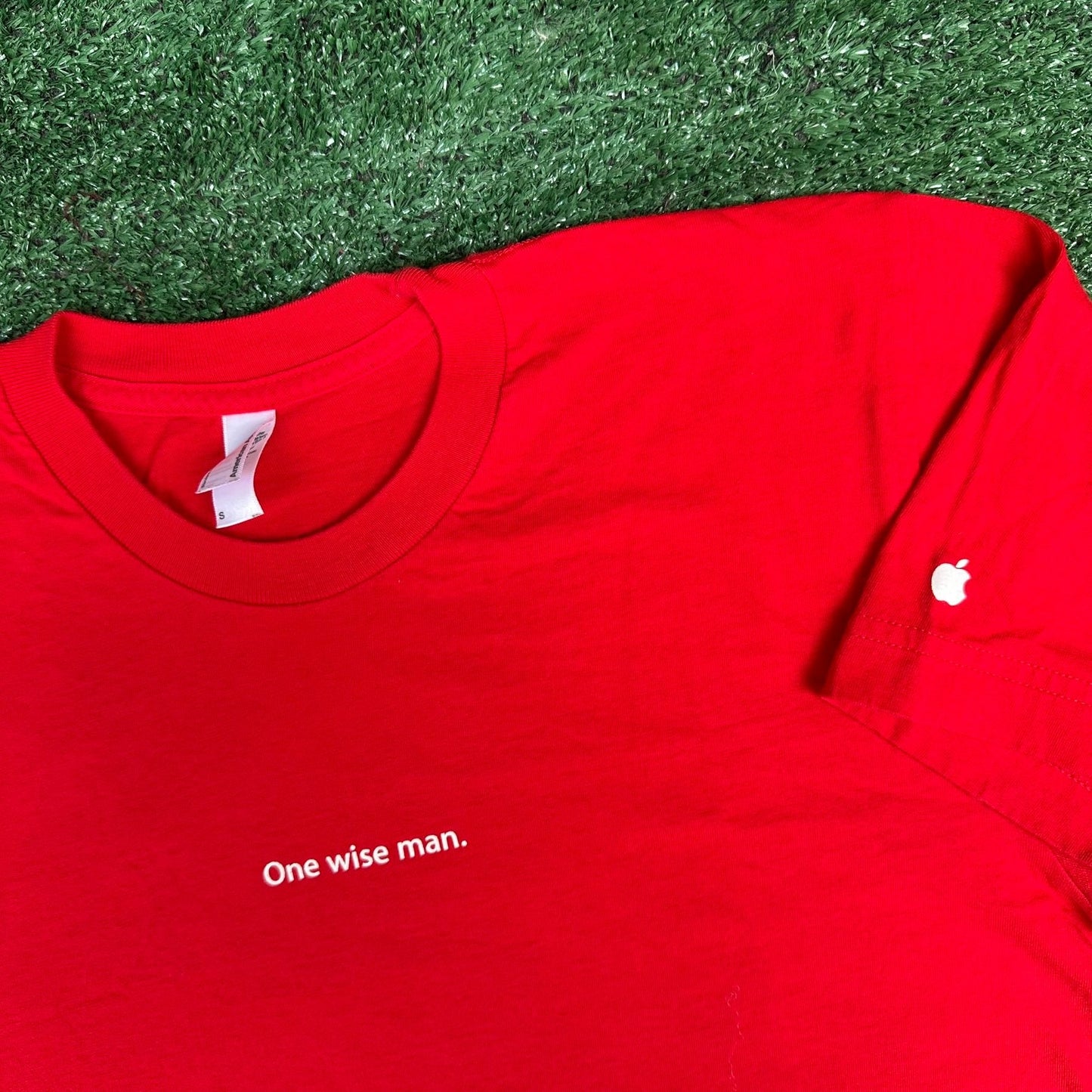 Vintage Y2K Apple Store One Wise Man T-Shirt Employee Rare Tech Promo Quote Red