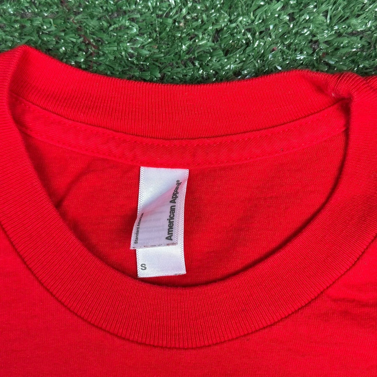 Vintage Y2K Apple Store One Wise Man T-Shirt Employee Rare Tech Promo Quote Red