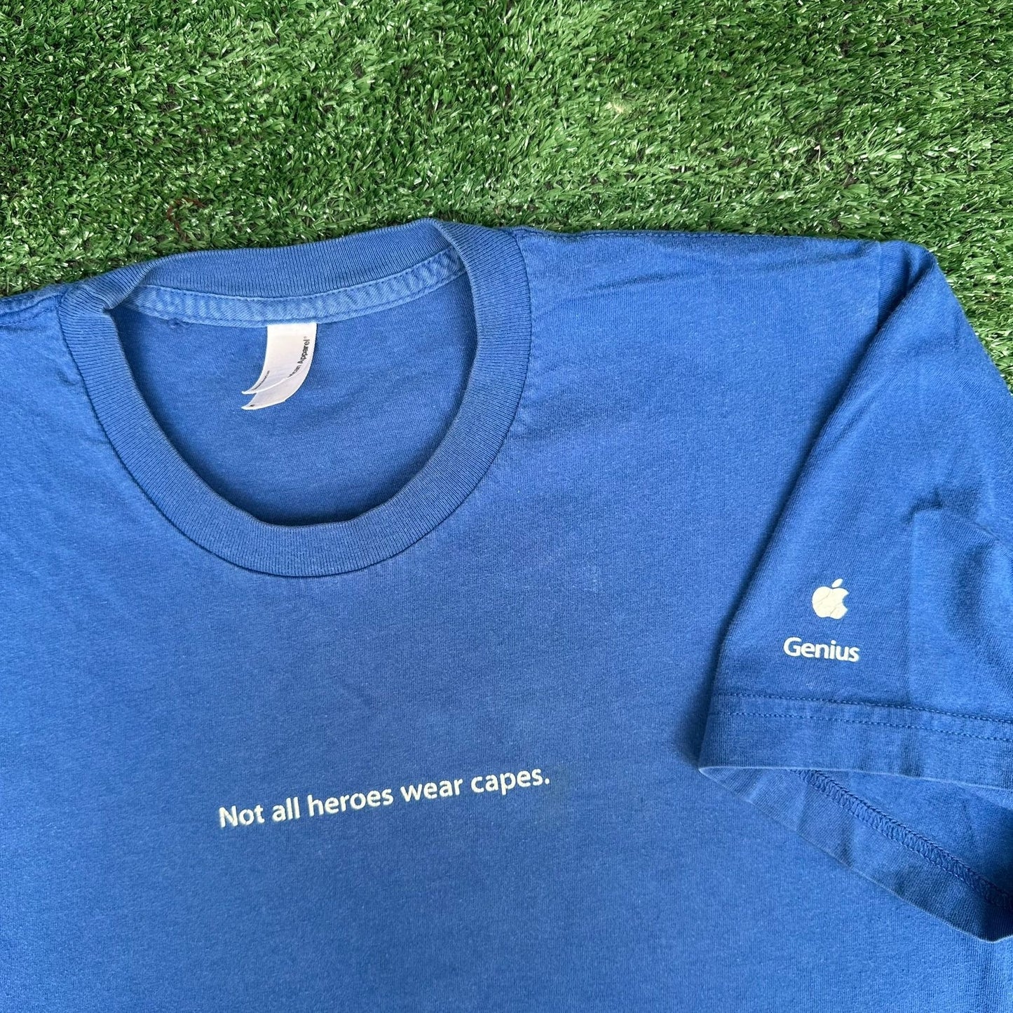 Vintage Y2K Apple Store Genius Quote T-Shirt Blue S Not All Heroes Wear Capes