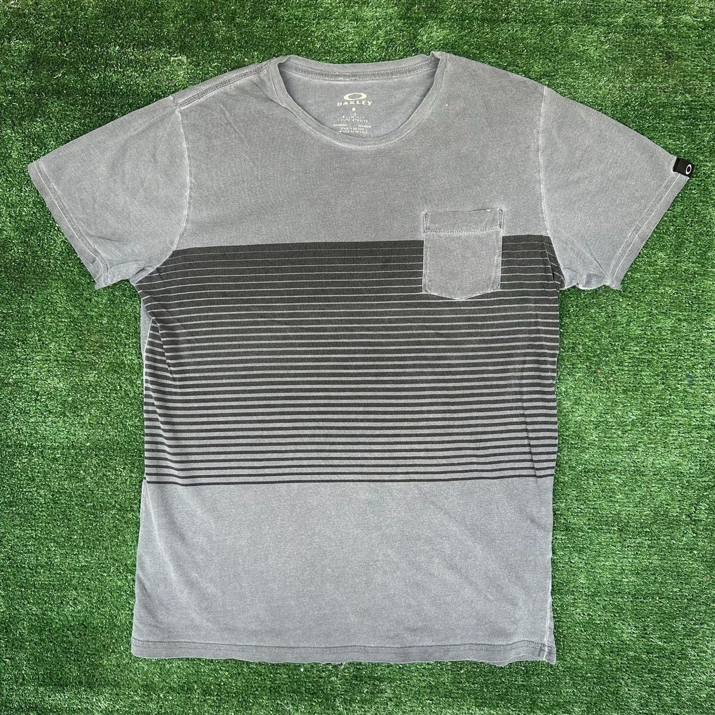 Oakley Icon Stripe Gradient Pocket T-Shirt Gorpcore Surf Skate Gray L Slim Fit