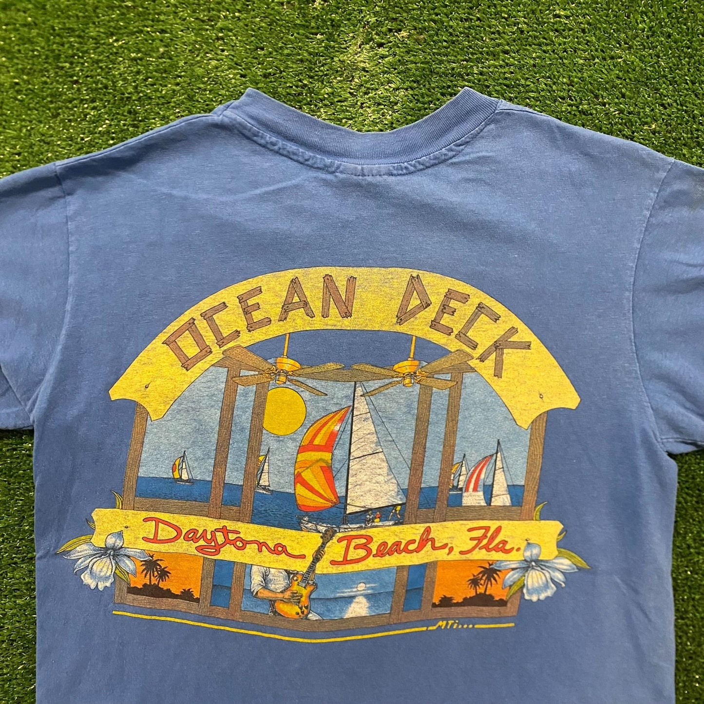 Daytona Ocean Deck Sailboat Vintage 90s T-Shirt